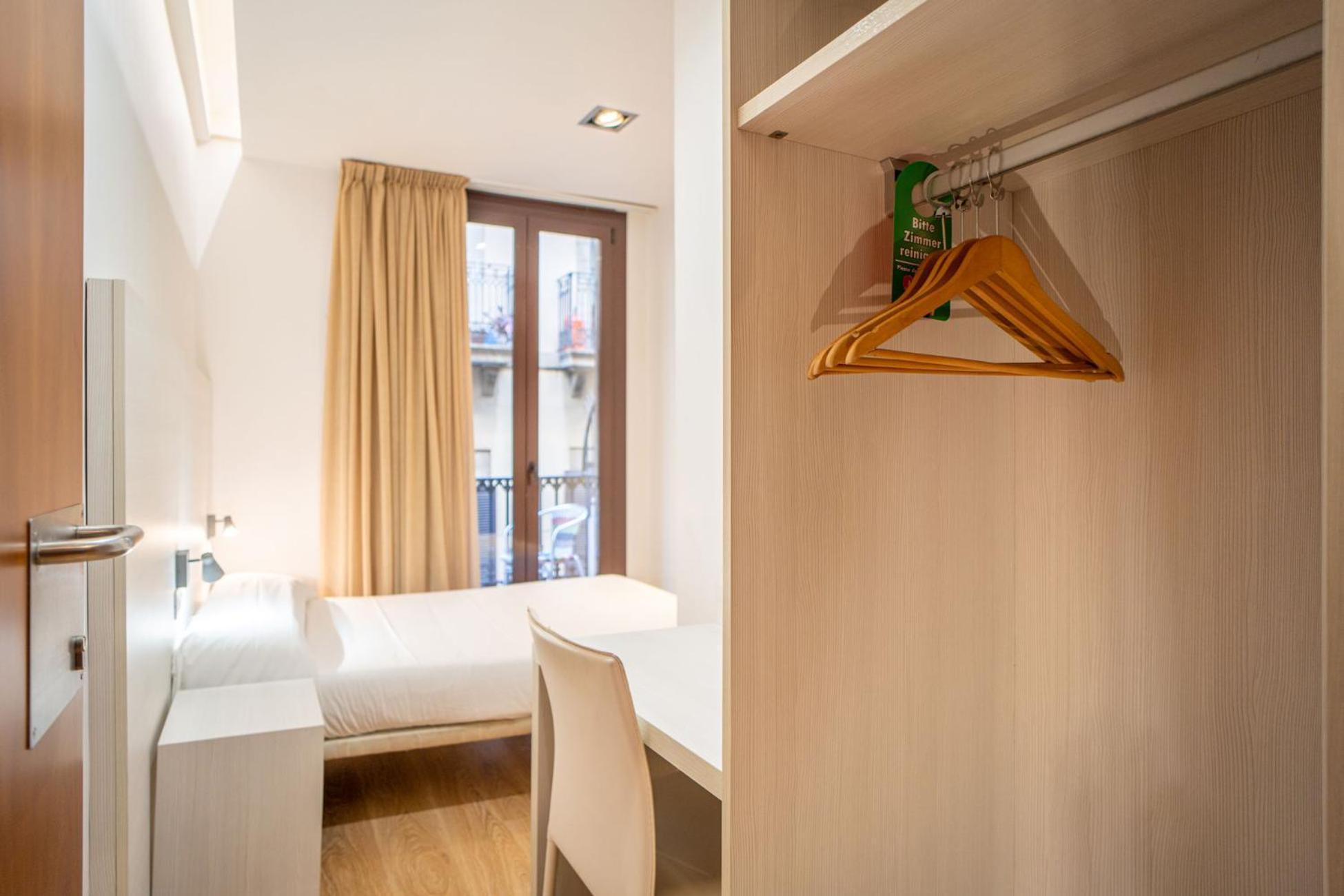Hostal Fina Barcelona Exterior foto